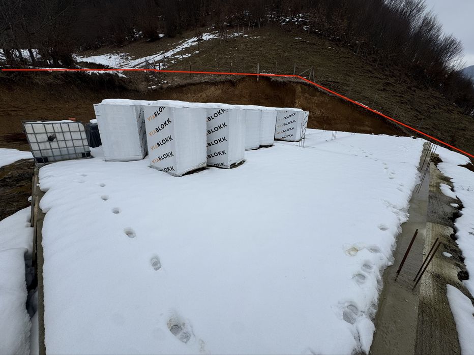 Teren 1200 mp + Proiect Casa (Radier finalizat)+ materialele incluse.