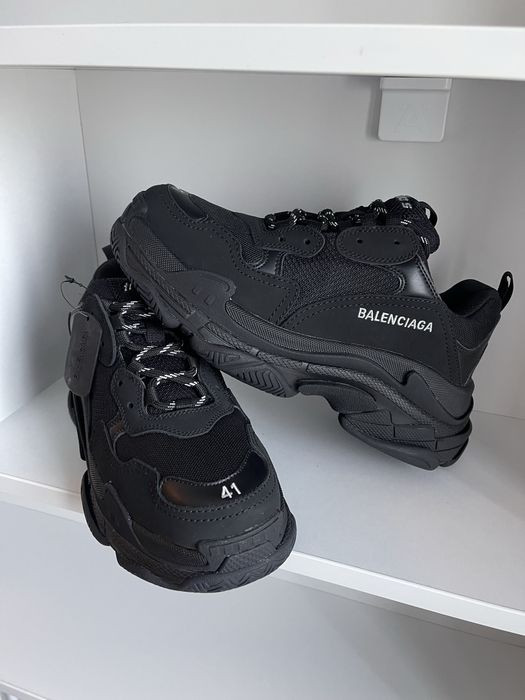 Balenciaga Triple S masura 41 pe stock