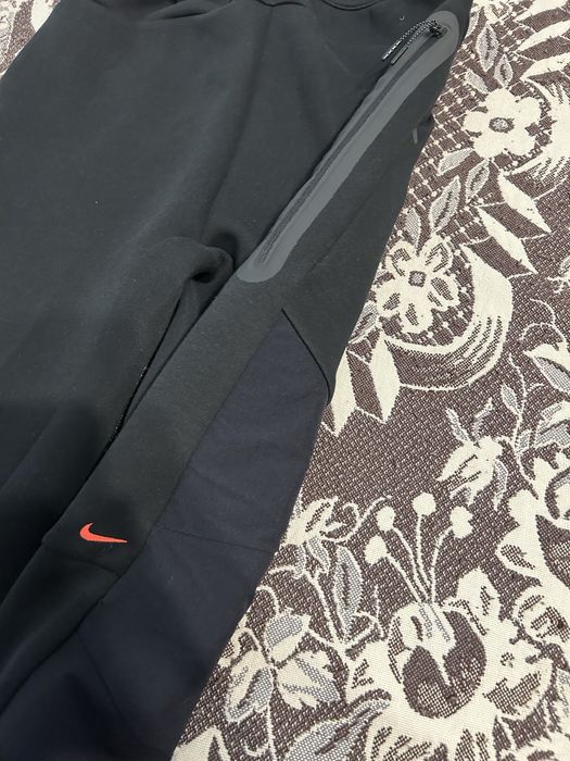 Pantaloni nike tech