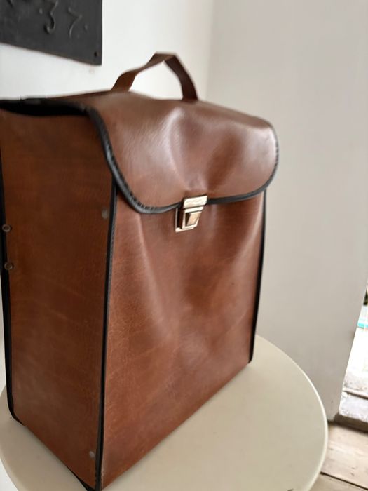 geanta valiza piele veterinar perioada comunista veche