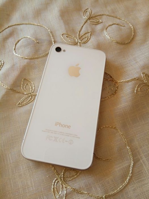 Продавам Айфон 4S