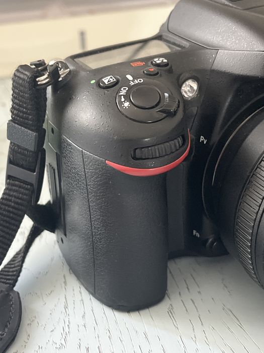 СРОЧНО ПРОДАМ фотоаппарат nikon D7100