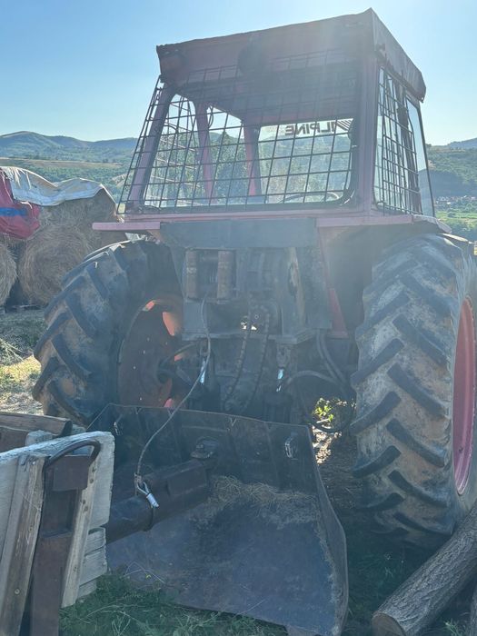 Tractor universal 651