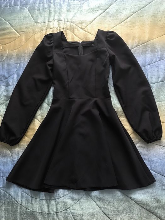 продам платье школьное
