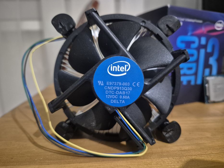 Процесор Intel Core i3 8100