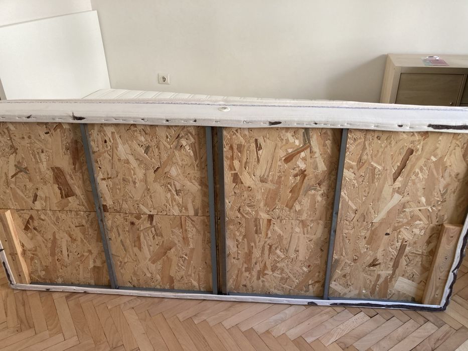 Метално единично легло и матрак с подматрачна рамка