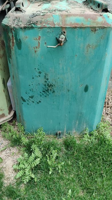 Мусорный бак советского образца