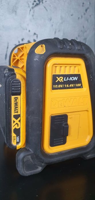 Vând boxă bluetooth DeWalt
