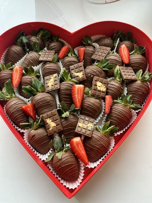 Клубника в шоколаде по 5000