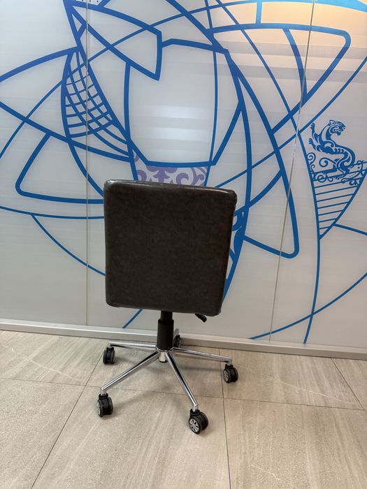 Продам кресло и стулья