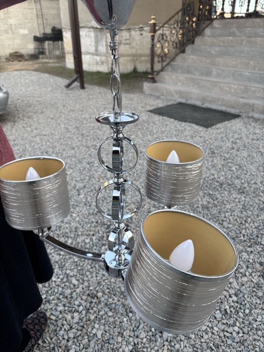 Продаю люстру.