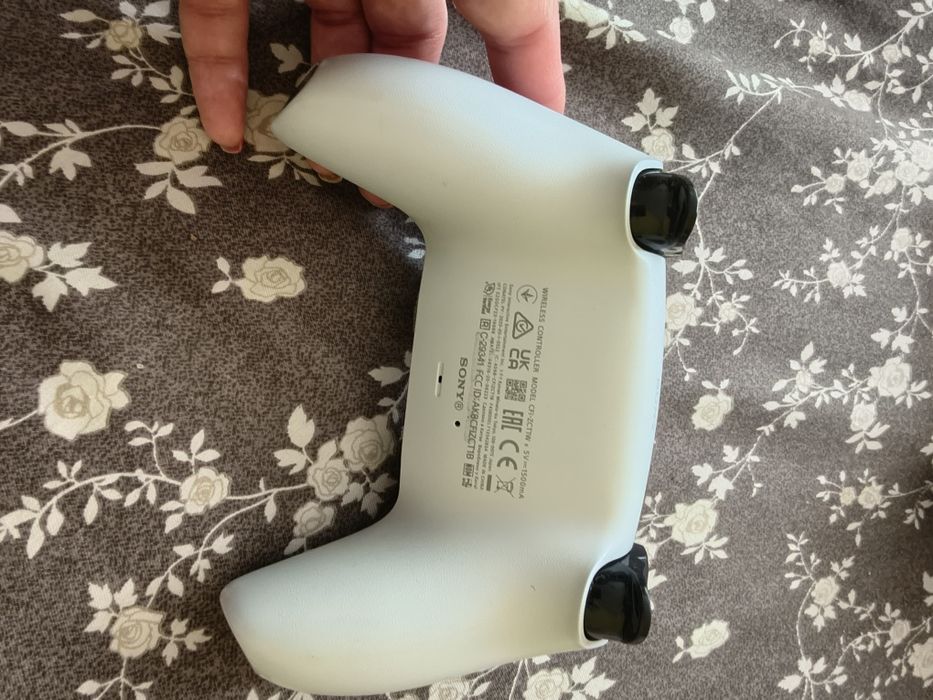 Джойстик за ps5 бял