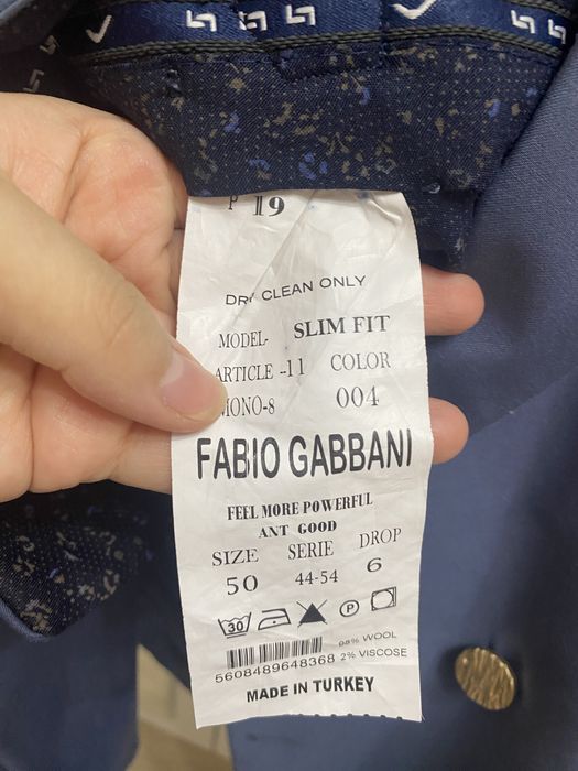 Продам костюмы мужские