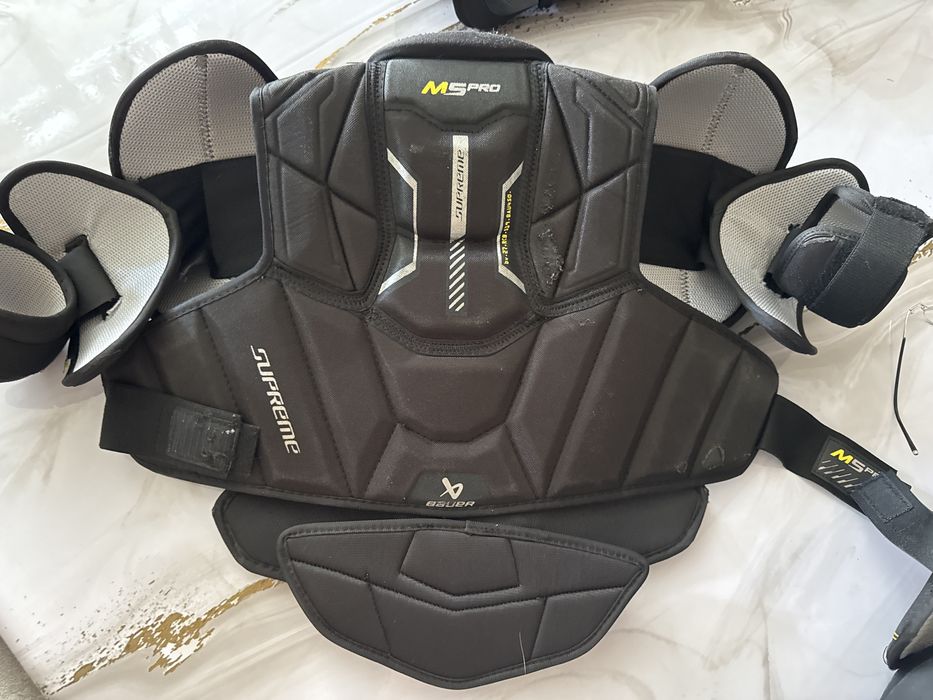 Хоккейный нагрудник BAUER SUPREME m5 pro