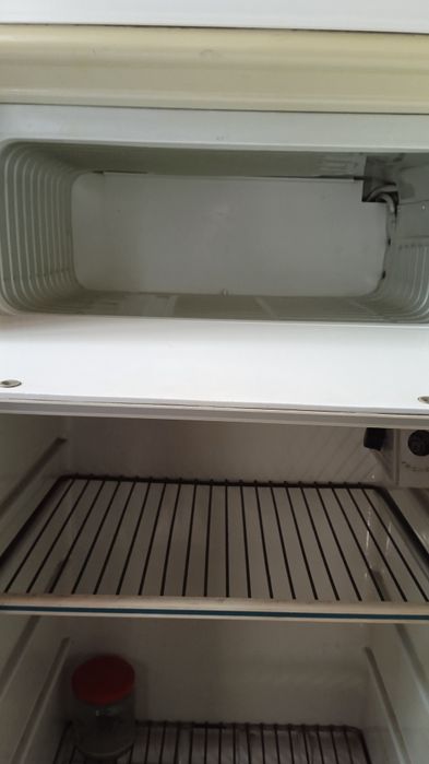 Холодилник Бирюса-2 зудлик билан сотилади