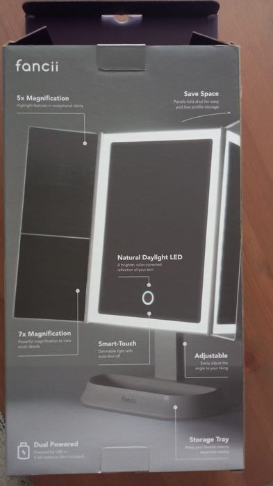 Oglinda cosmetica led cu picior