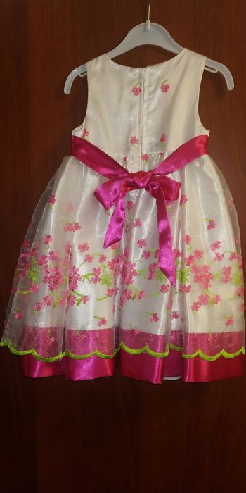 Платье нарядное, на девочку 3-4 года