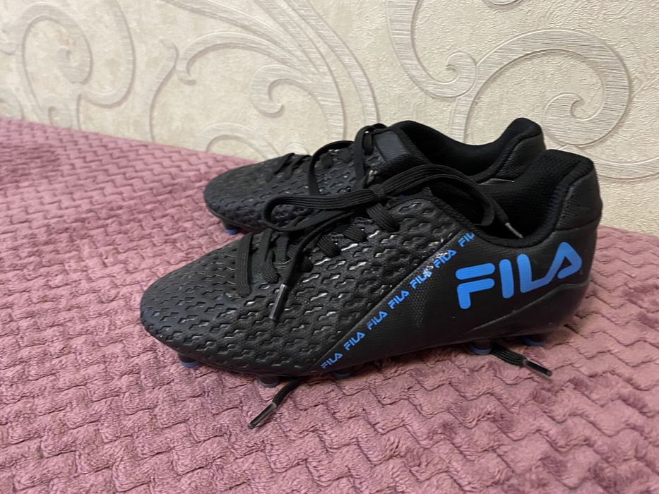 Продам футбольные бутсы