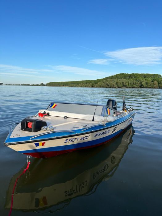 Barca Glastron cu peridoc