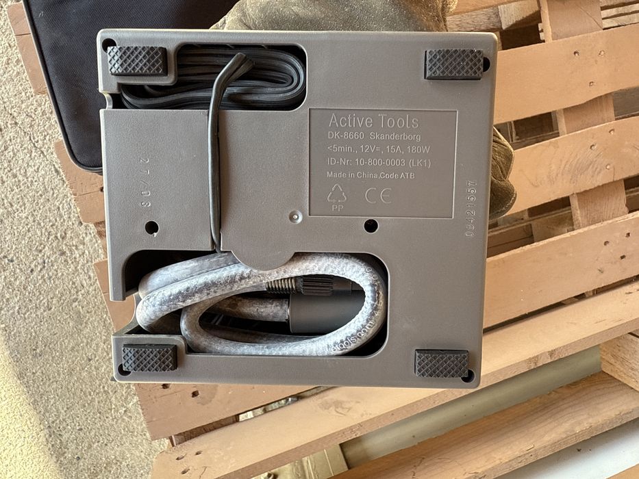 ЧИСТО НОВ Авариен Комплект Автокомпресор + Течна Фаза * 180W/15A/12V *