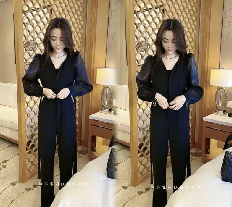 Продается модный костюм (комбинезон)