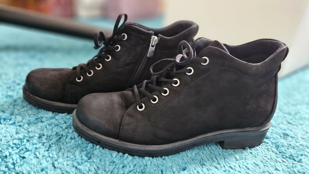 Дамски боти и спортни обувки