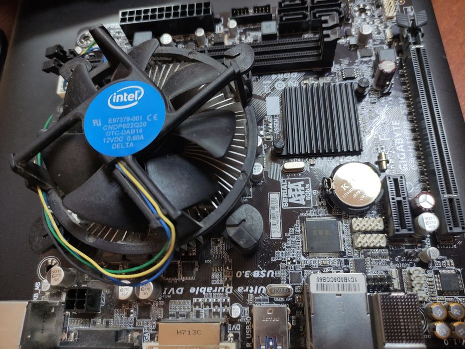 Продаю материнскую плату на DDR4 Gigabyte GA-H110M-S2V + процессор Int