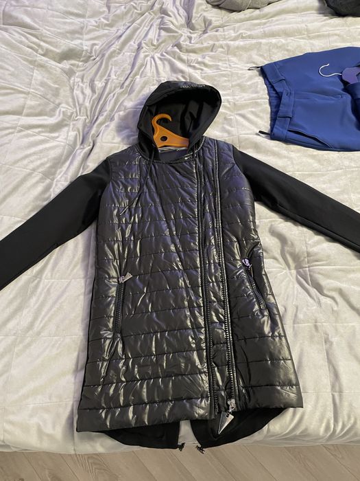 Продам костюм, куртку, кофту.