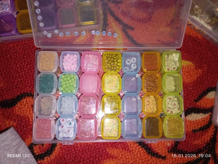 Набор с бисером и фигурками для украшений