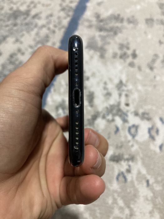 Айфон се 2020 64/73%