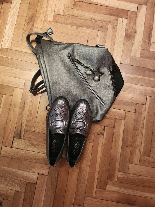 Естествена кожа и велур.