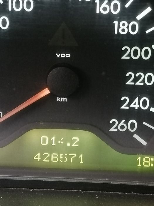 Продаю автомобиль Mercedes-Benz E320 Avantgarde — 1999 г.