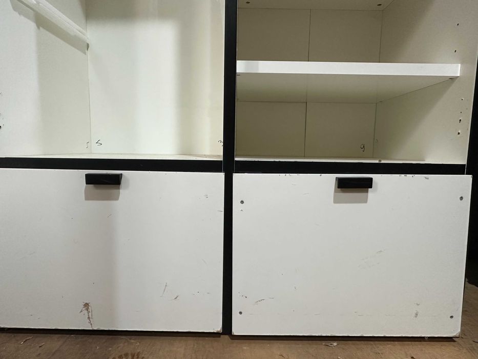 Dulap alb cu rafturi si bara de umerase; Raft; Dressing; Sifonier