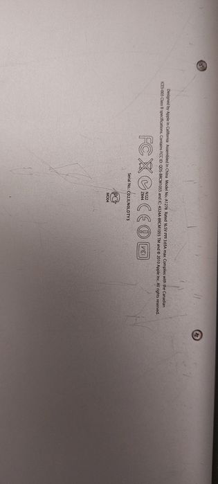 MacBook  старый.