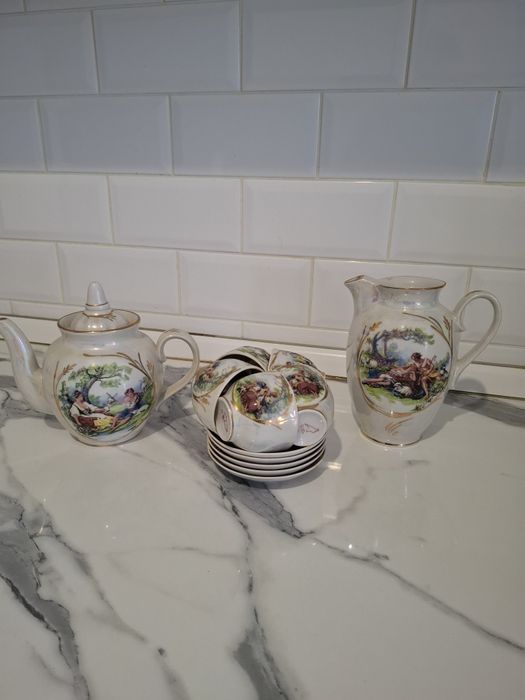 Продаётся чайный сервиз