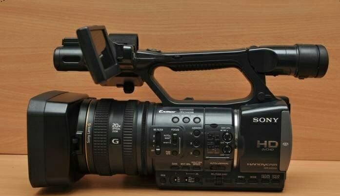 Видеокамера Sony ax2000