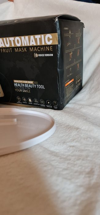 Aparat pentru masti faciale cu colagen