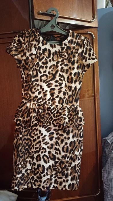 Продам платья. На стройных девушек.