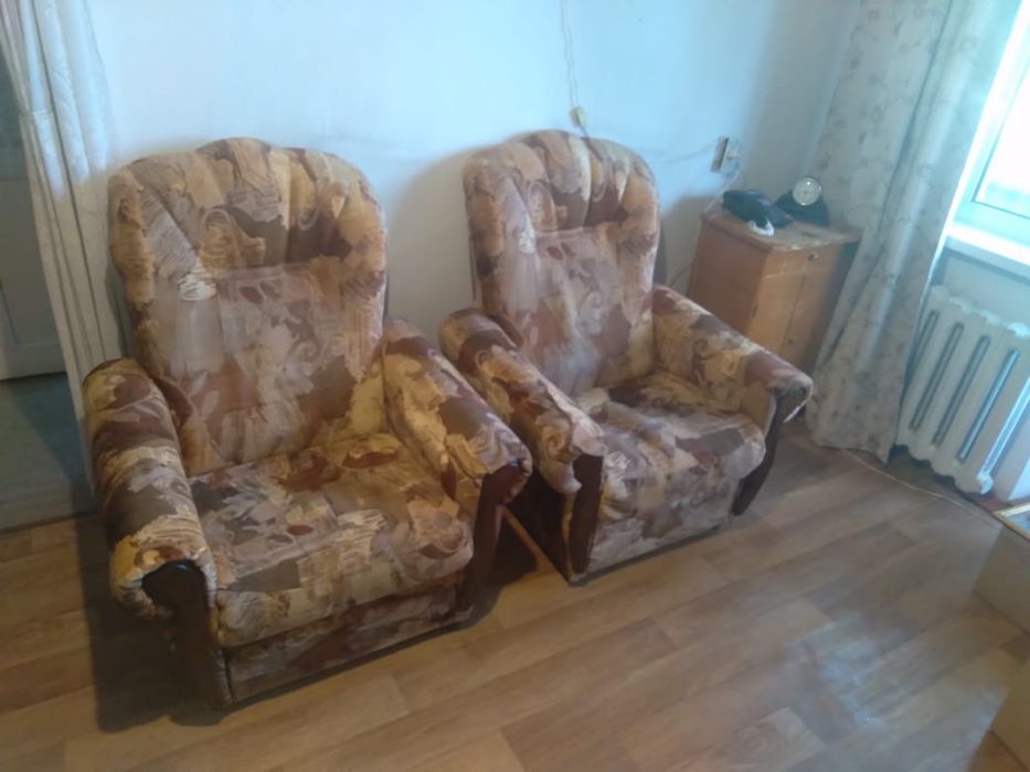 Отдам бесплатно диван и 2 кресла