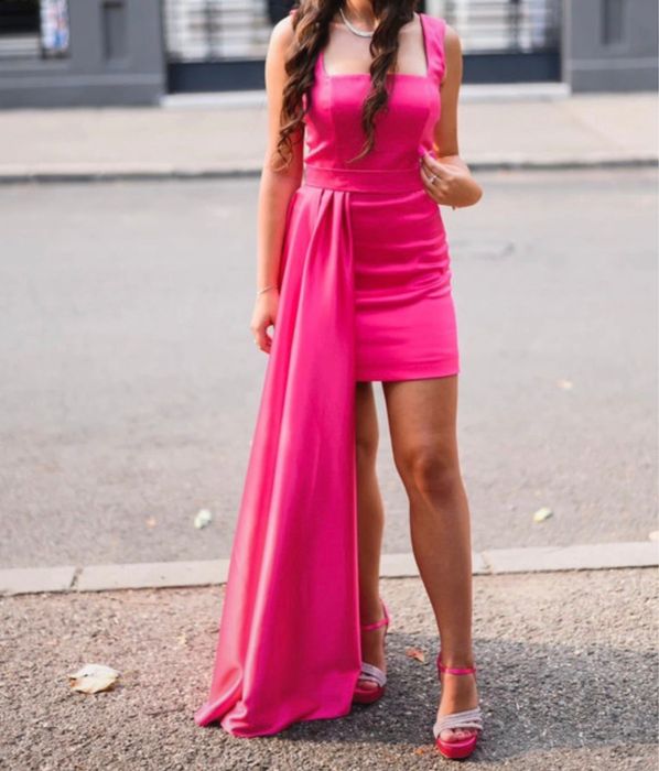 Vand rochii de eveniment la