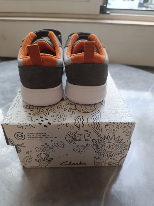 Детски обувки Clarks, размер 29, нови.