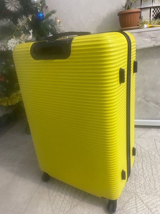 Чемодан L размера большой