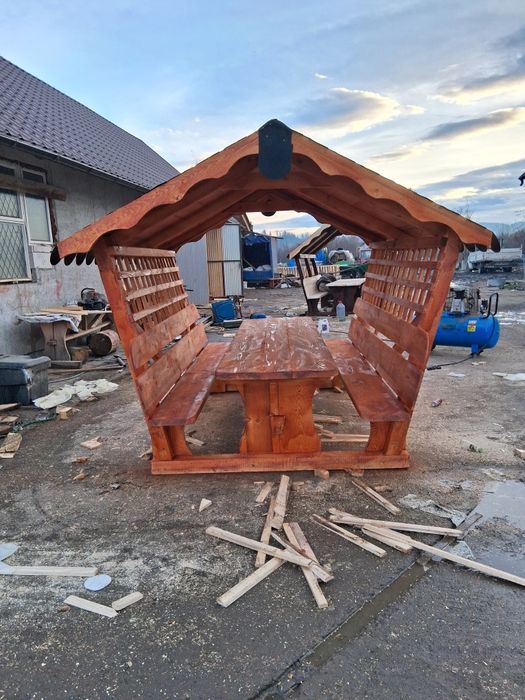 Vând foișor și leagăn