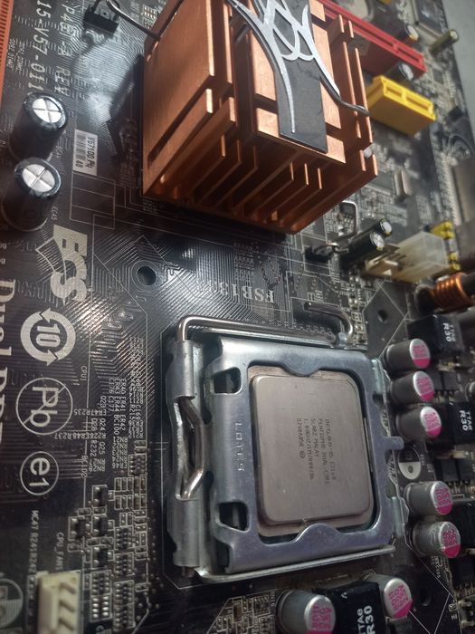 Материнская плата + Проц.
• Socket LGA775
• Чипсет Intel P45
•