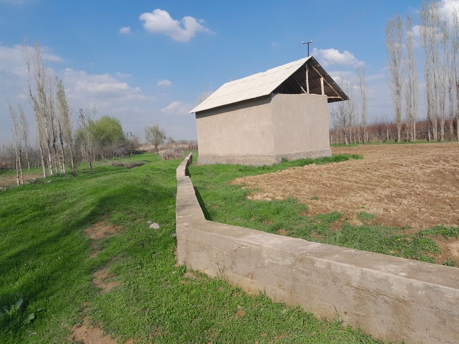 Участка сотилади 15 сотих