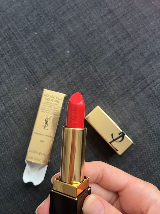 YSL червило червено