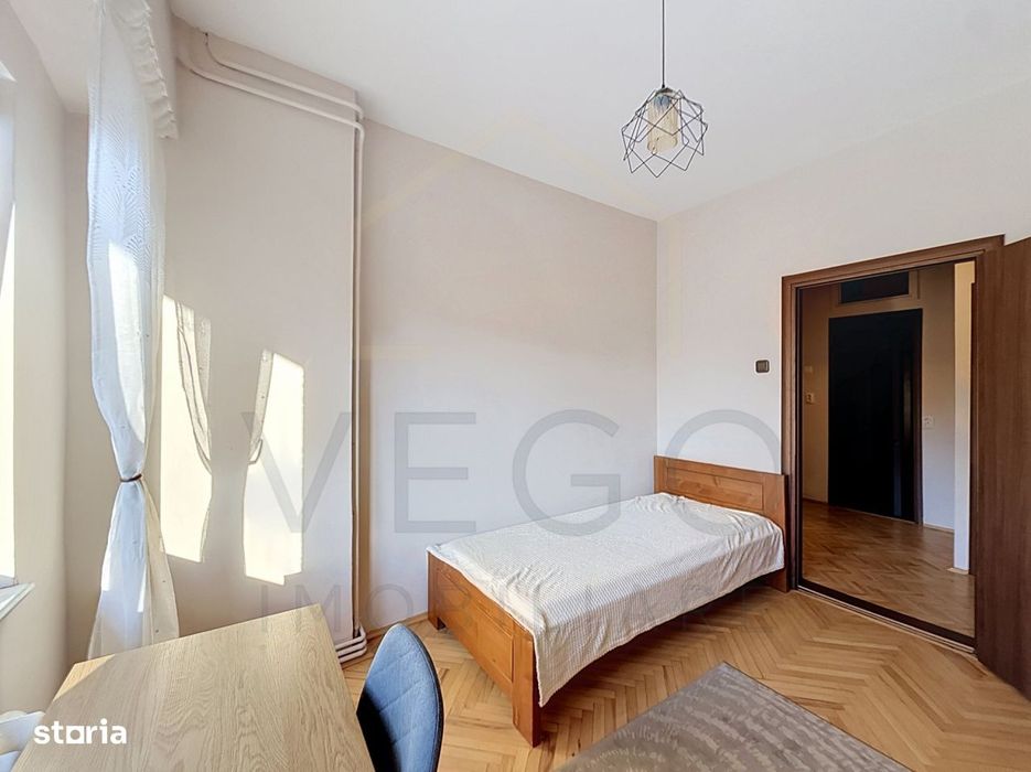 Apartament cu 3 camere, 70 mp, 2 bai, parcare, balcon, in Centru — fotografia 3
