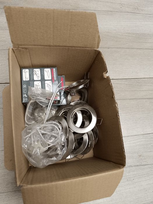 Spoturi tavan ,becuri