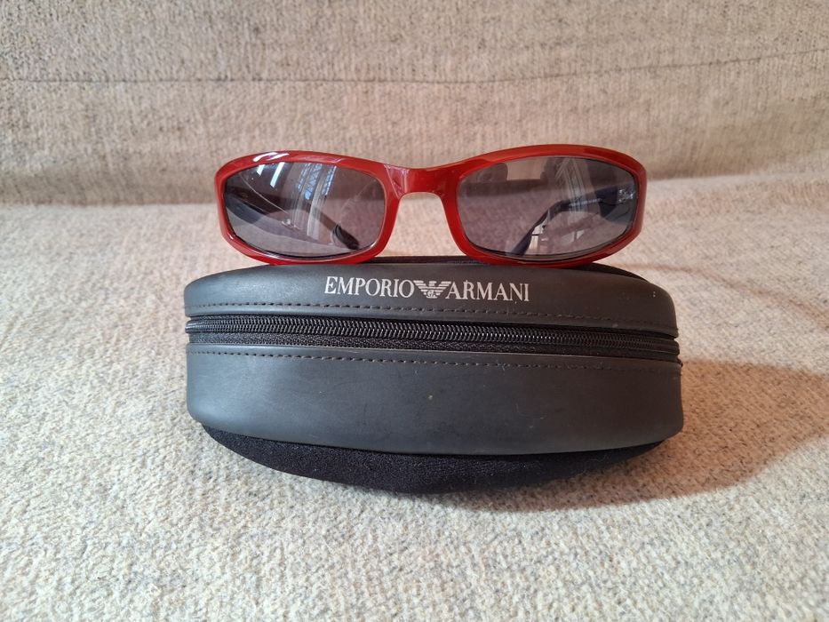 Ochelari de soare Armani de damă.