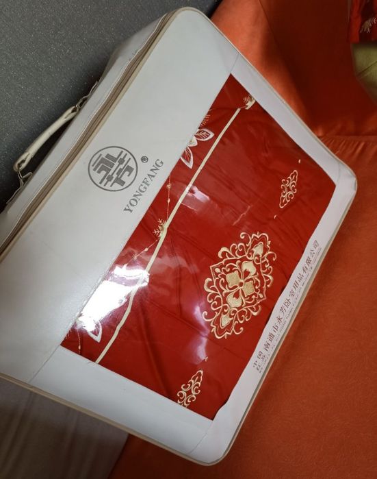 Новый комплект покрывала на 2спальнюю кровать. Абсолютно новый.